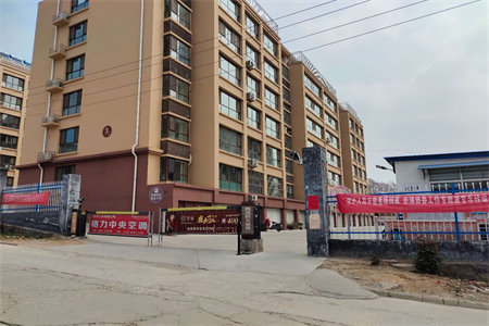 宝龙公园世家3室2厅2卫120㎡带附房10